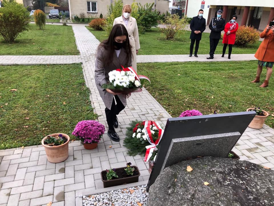 Złożenie kwiatów w Racławicach Śląskich