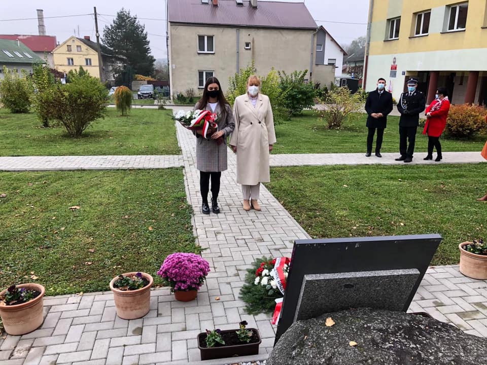 Złożenie kwiatów w Racławicach Śląskich