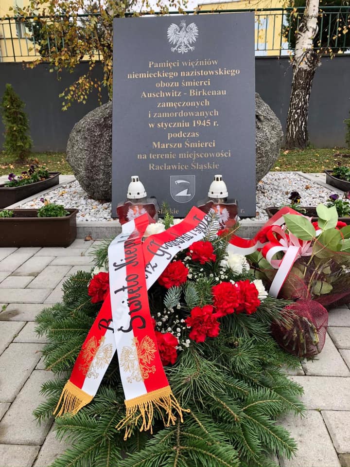 Złożenie kwiatów w Racławicach Śląskich